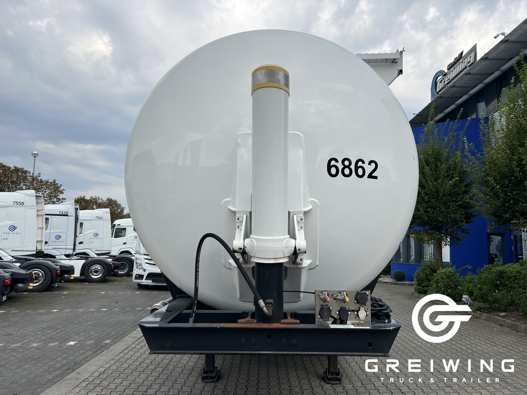 GTTC9636_2577006 vehicle image