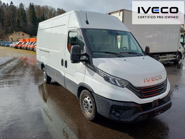 OKTR8398_2833977 vehicle image