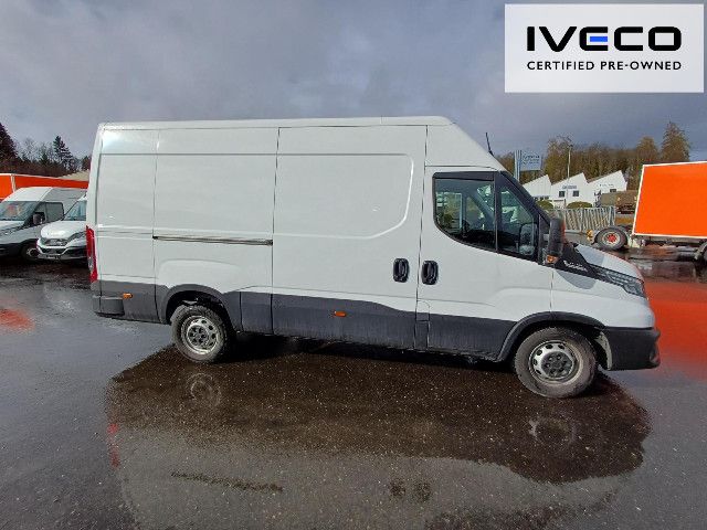 OKTR8398_2833977 vehicle image