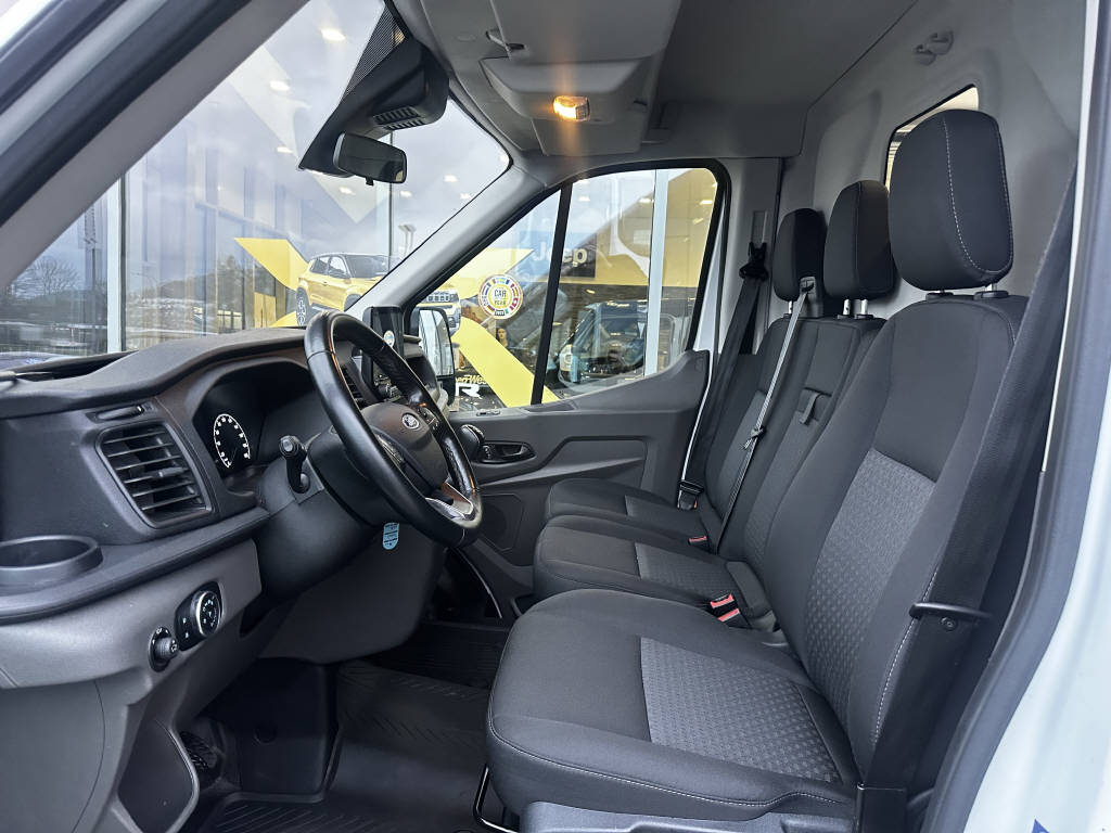 AZWE3302_2551831 vehicle image