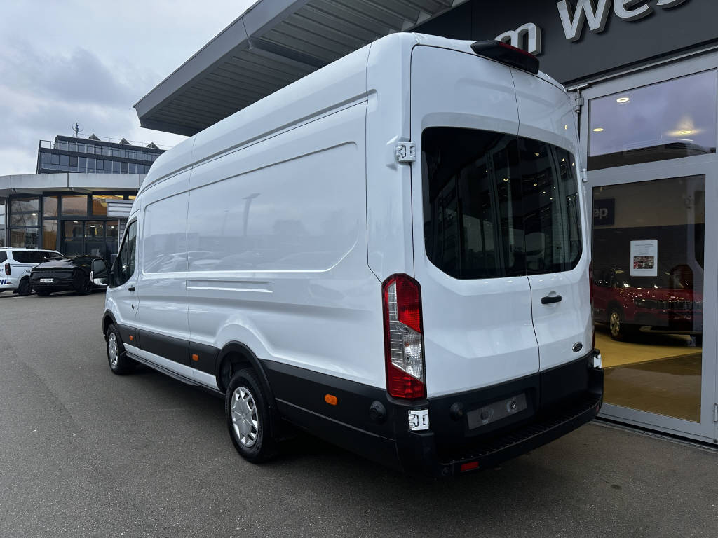 AZWE3302_2551831 vehicle image