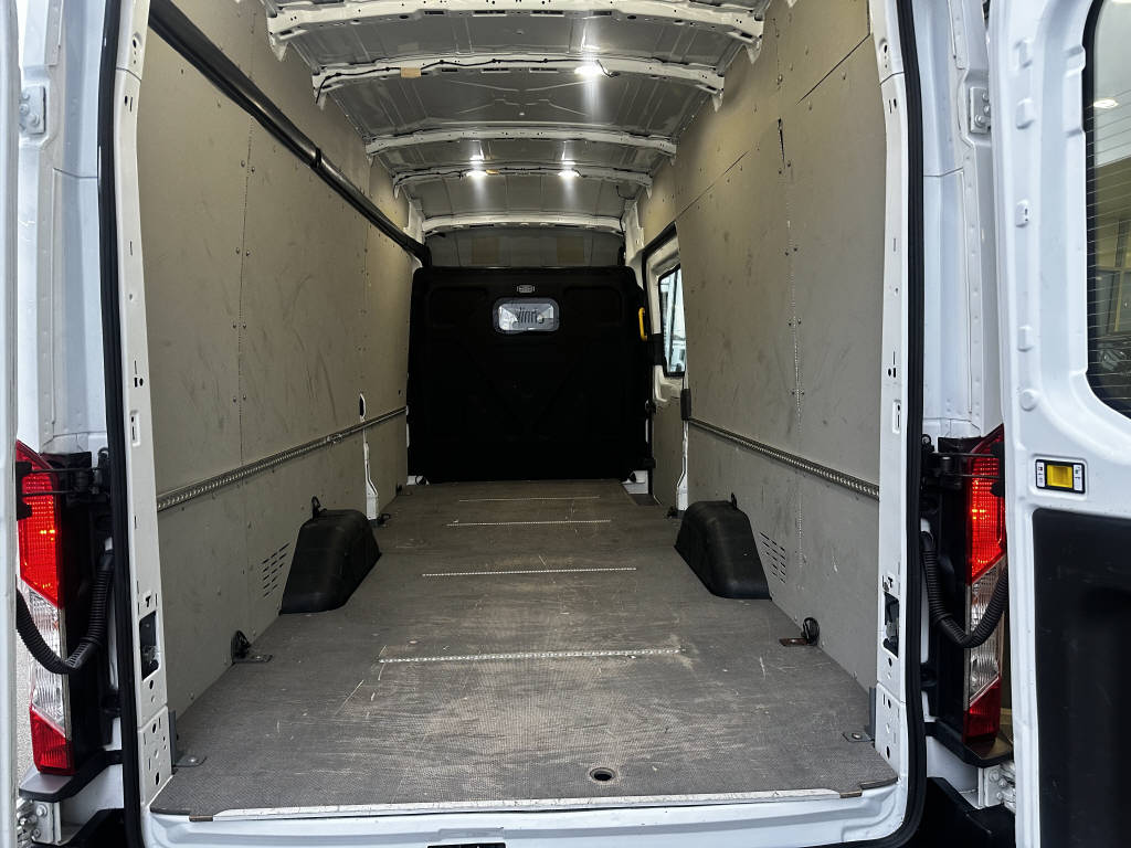 AZWE3302_2551831 vehicle image