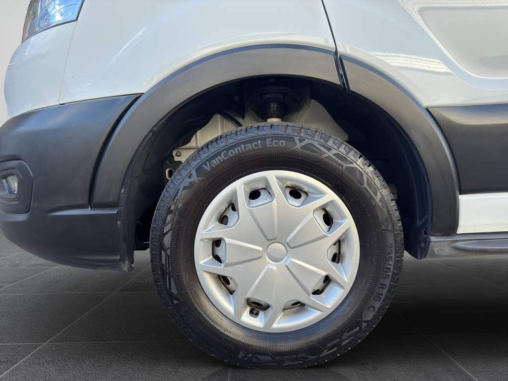 AZWE3302_2666709 vehicle image