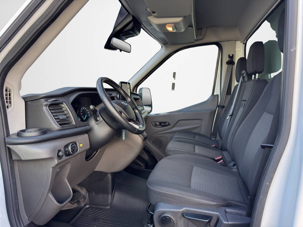AZWE3302_2666709 vehicle image