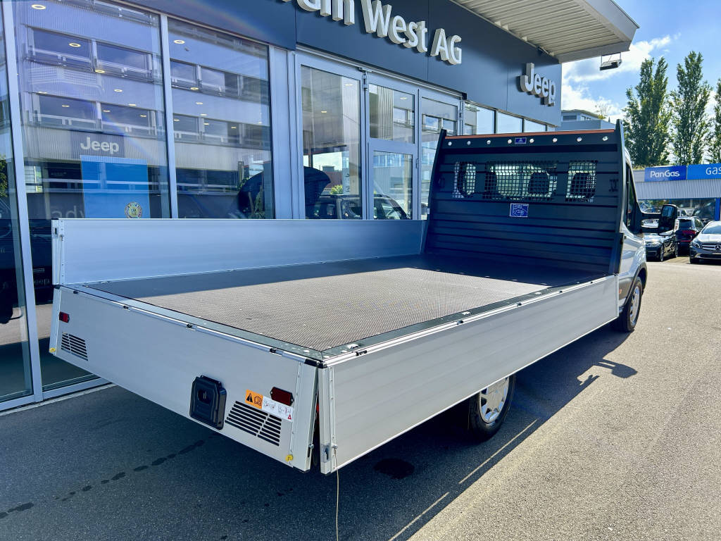 AZWE3302_2551837 vehicle image
