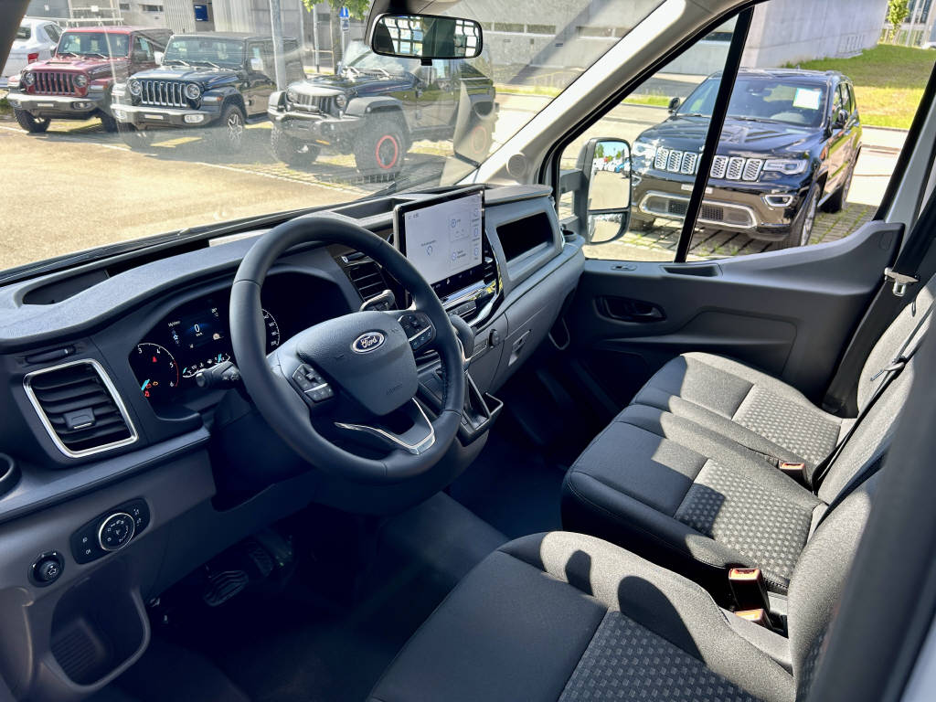 AZWE3302_2551837 vehicle image