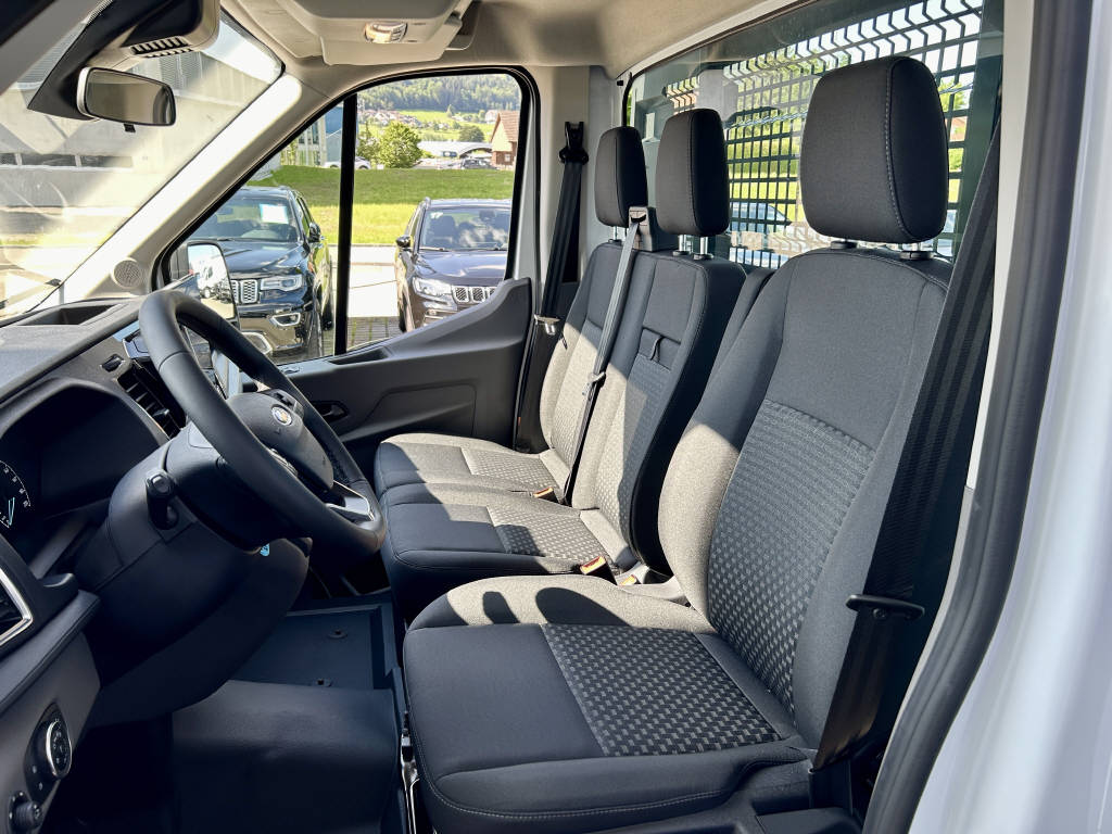 AZWE3302_2551837 vehicle image