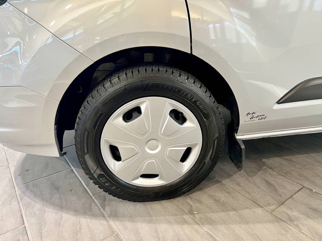 AZWE3302_2551839 vehicle image