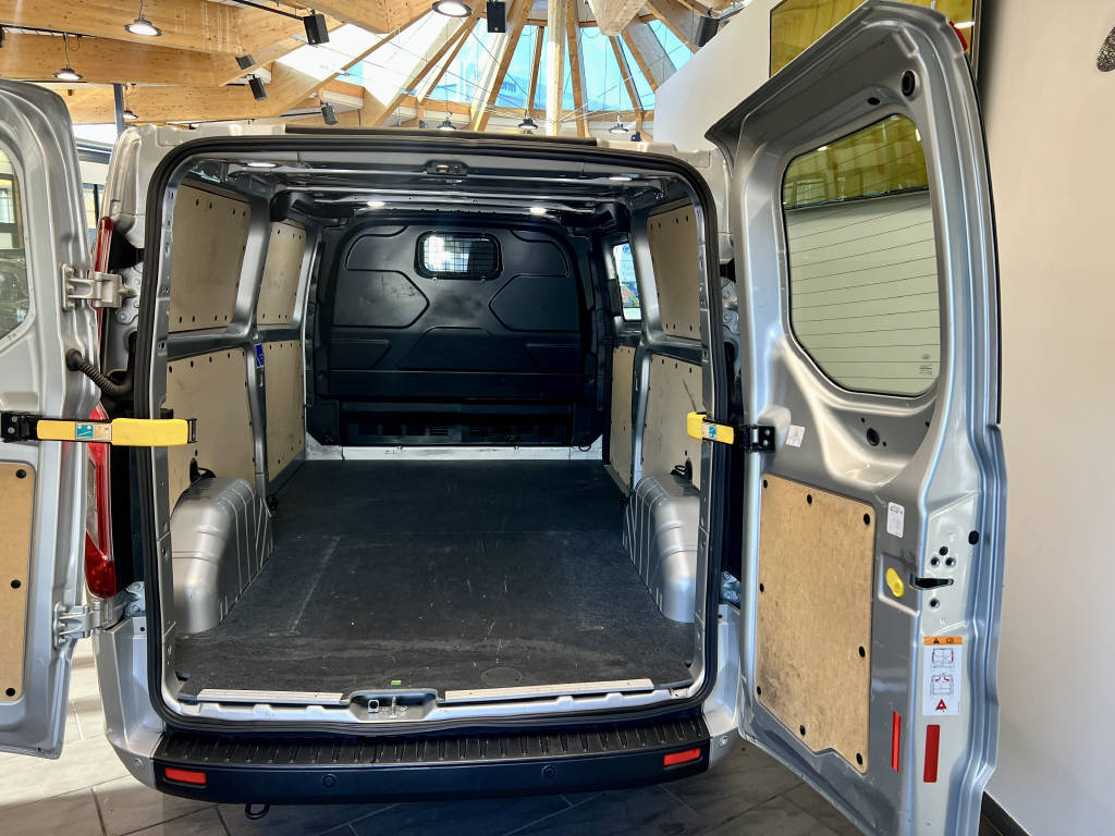 AZWE3302_2551839 vehicle image