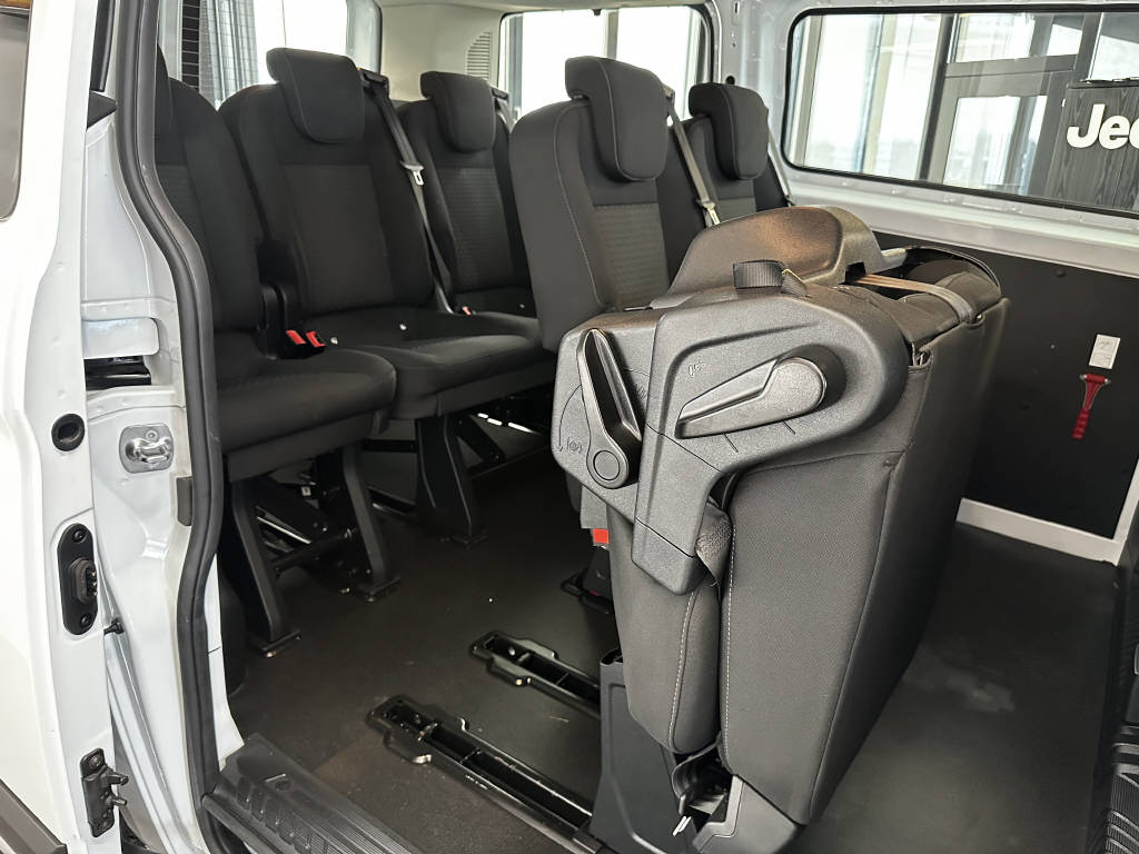 AZWE3302_2551842 vehicle image