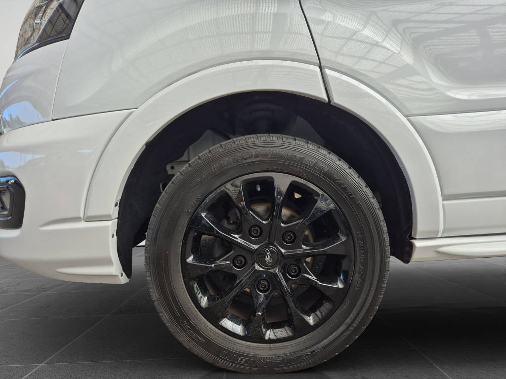 AZWE3302_2825184 vehicle image