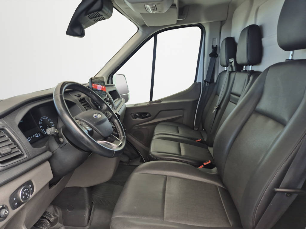 AZWE3302_2825184 vehicle image