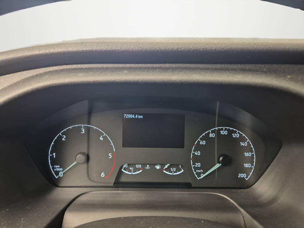 AZWE3302_2825184 vehicle image