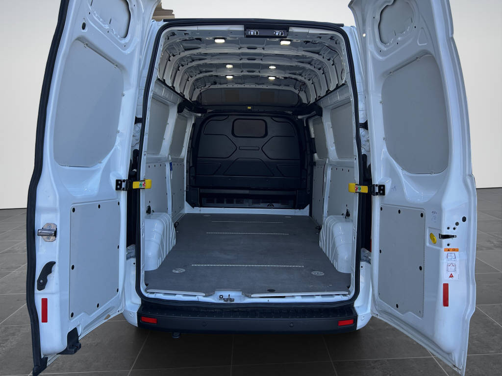 AZWE3302_2666714 vehicle image