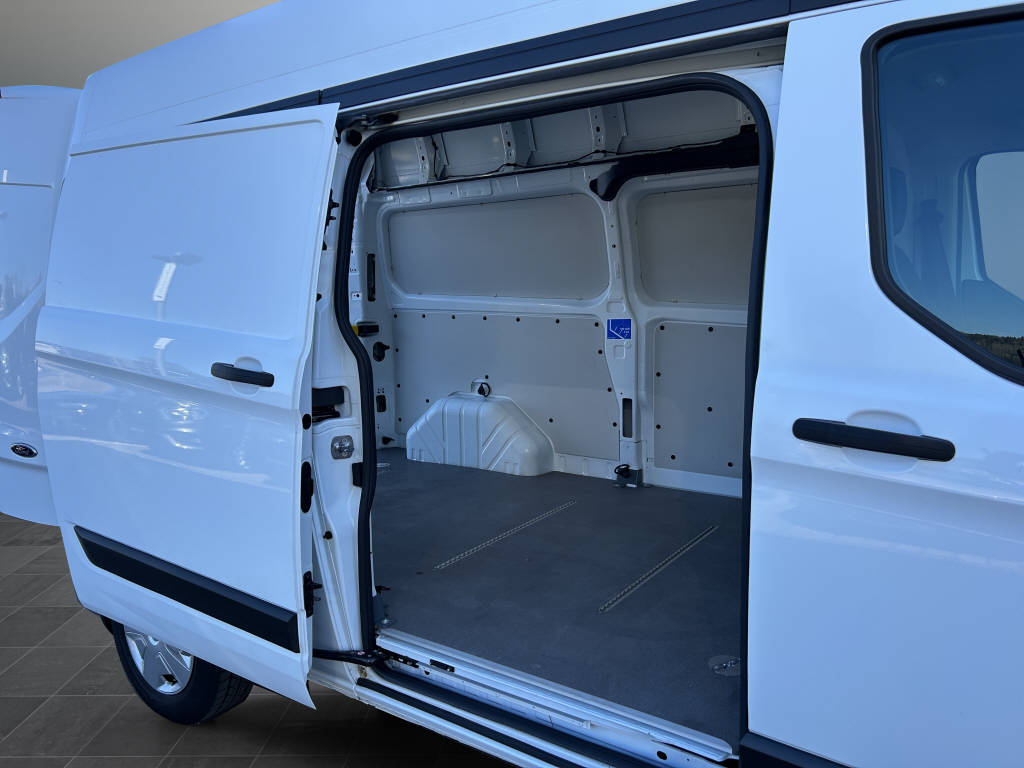 AZWE3302_2666714 vehicle image
