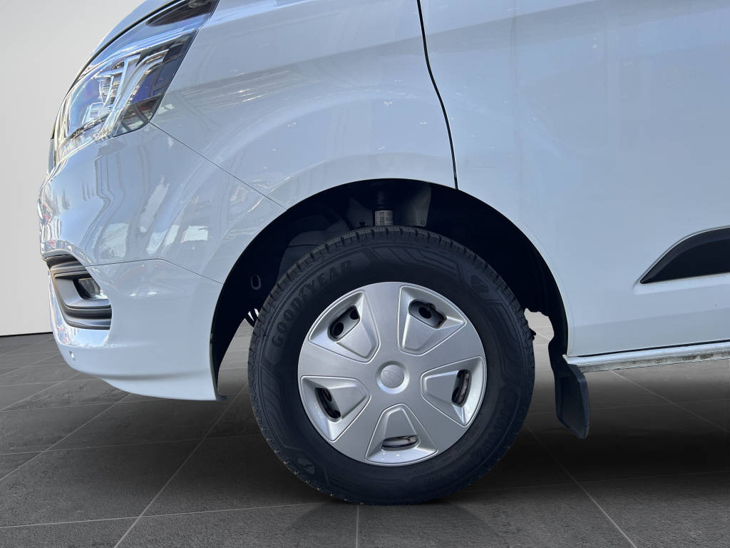 AZWE3302_2666714 vehicle image