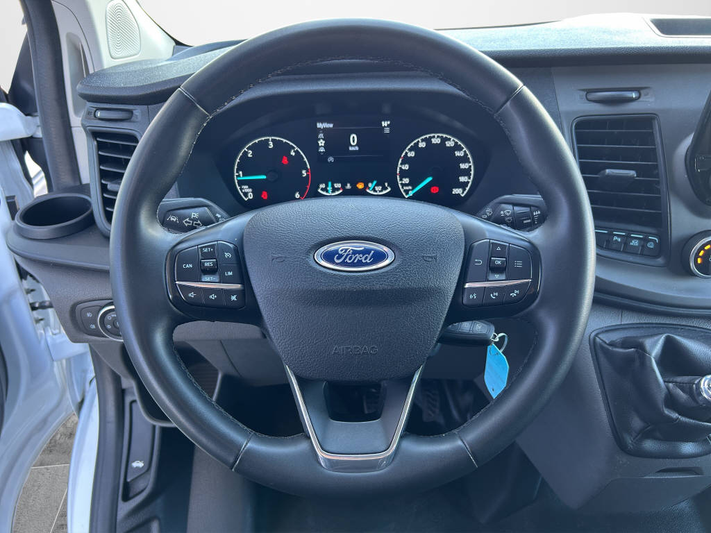 AZWE3302_2666714 vehicle image