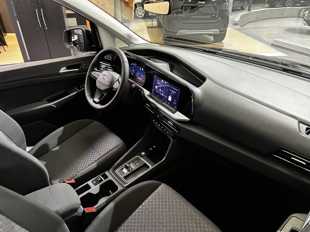 AZWE3302_2551850 vehicle image