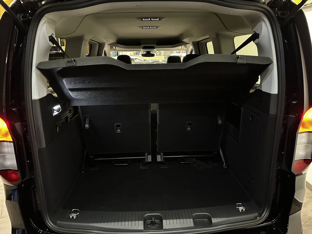 AZWE3302_2551850 vehicle image