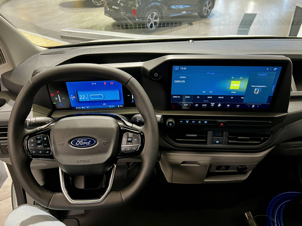 AZWE3302_2551851 vehicle image