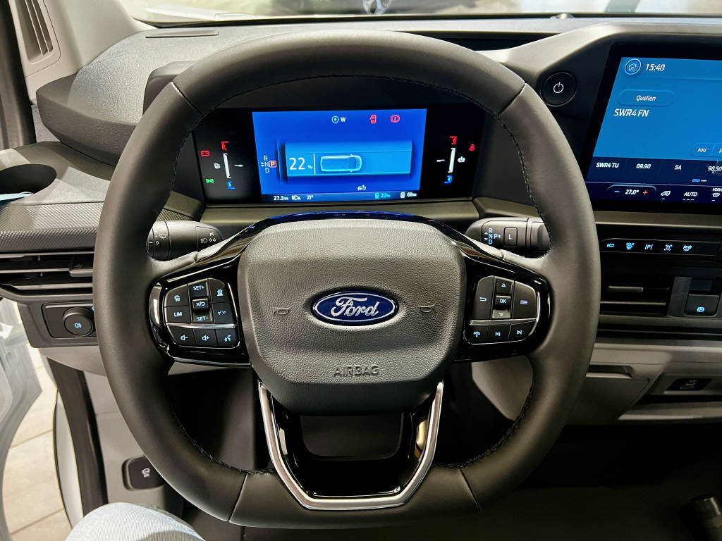 AZWE3302_2551851 vehicle image