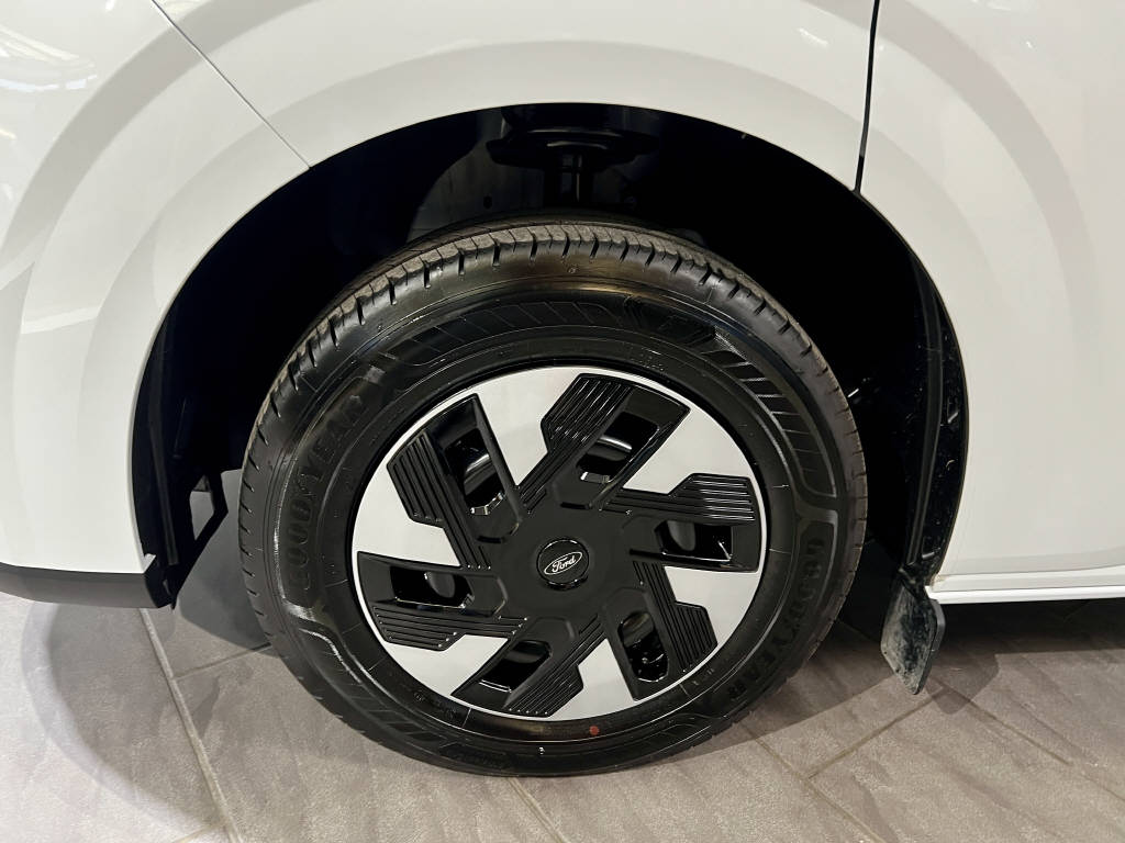 AZWE3302_2551851 vehicle image