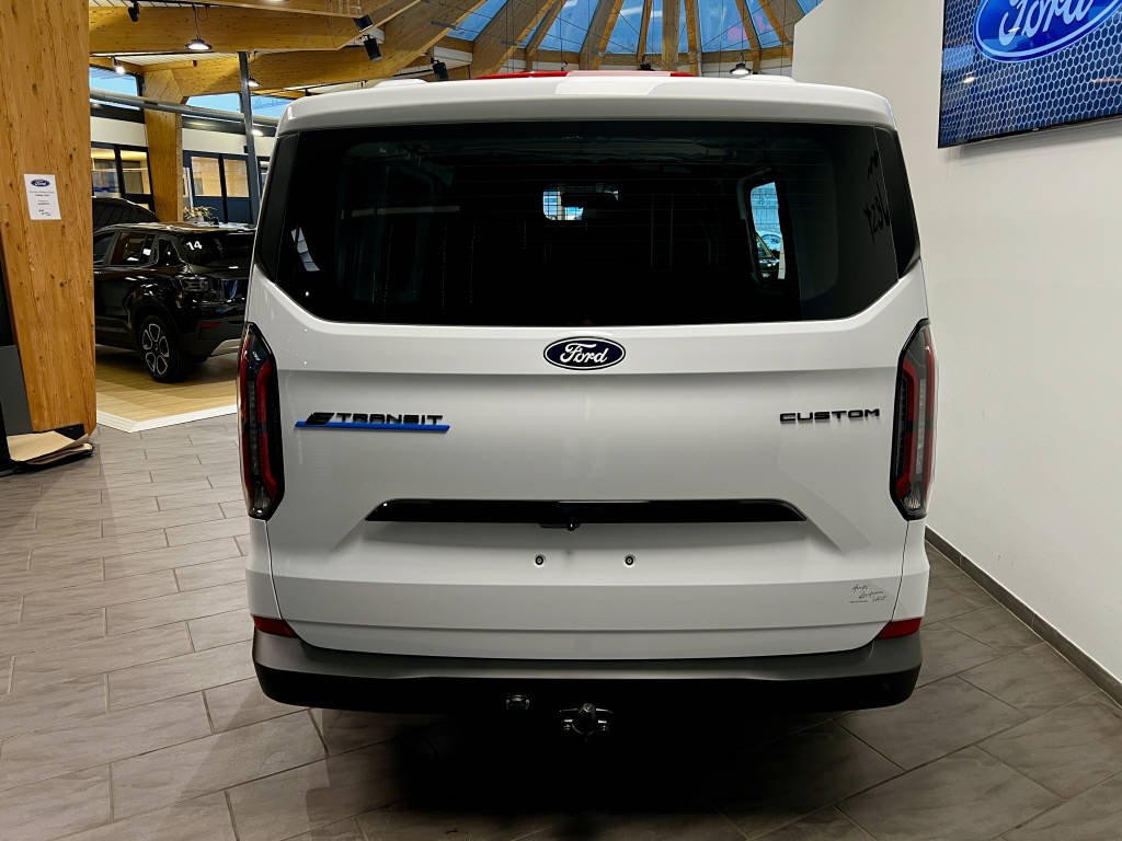 AZWE3302_2551851 vehicle image