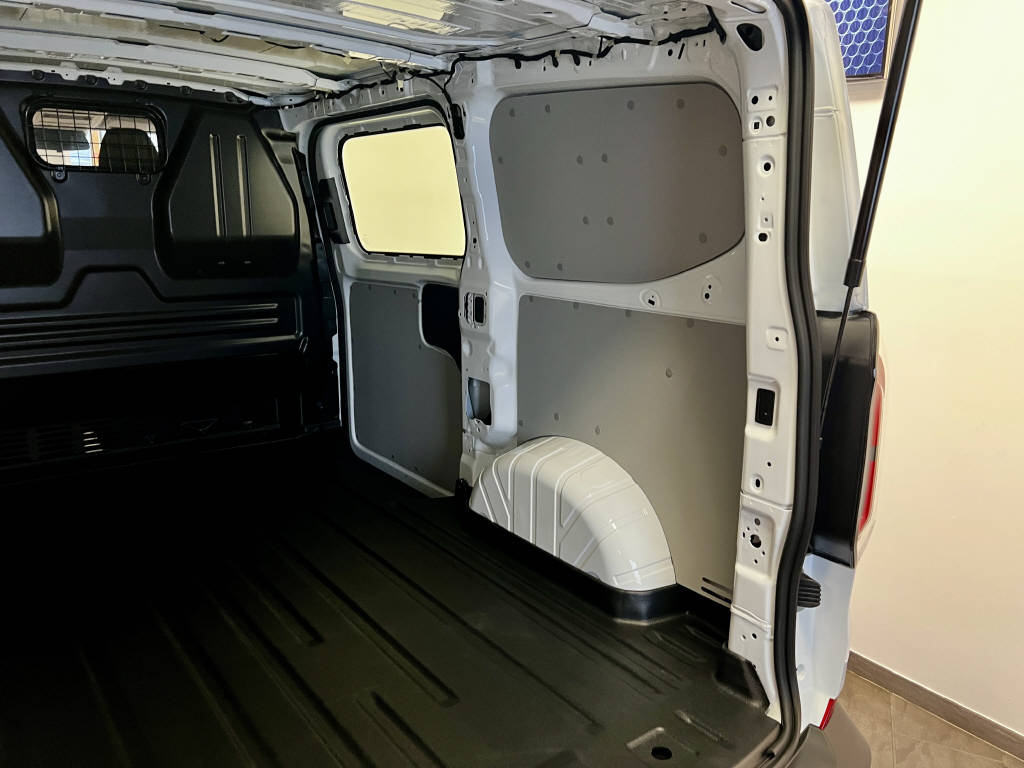 AZWE3302_2551851 vehicle image
