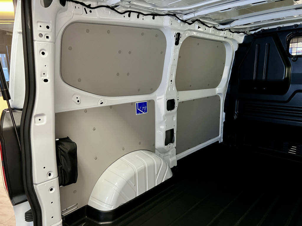 AZWE3302_2551851 vehicle image