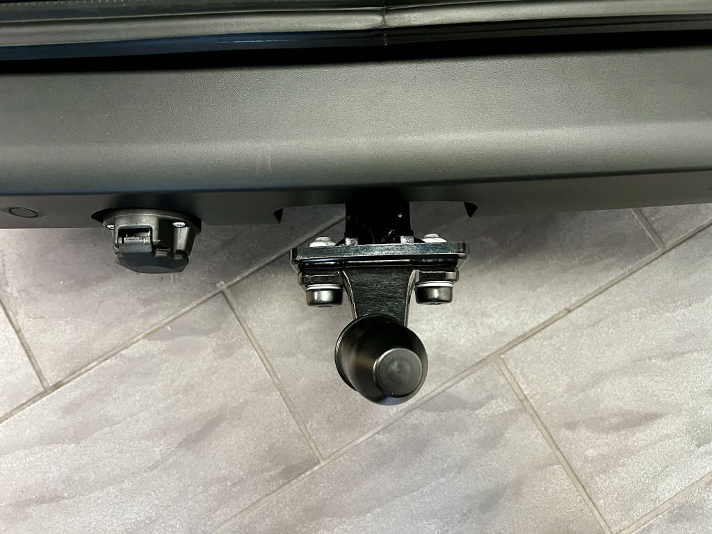 AZWE3302_2551851 vehicle image