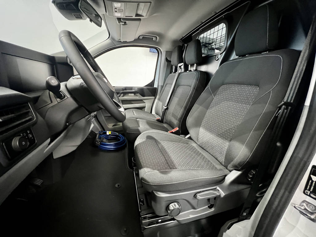 AZWE3302_2551852 vehicle image