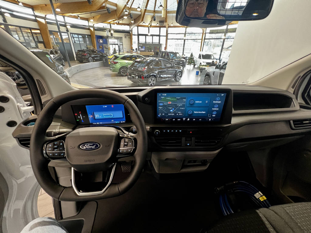 AZWE3302_2551852 vehicle image