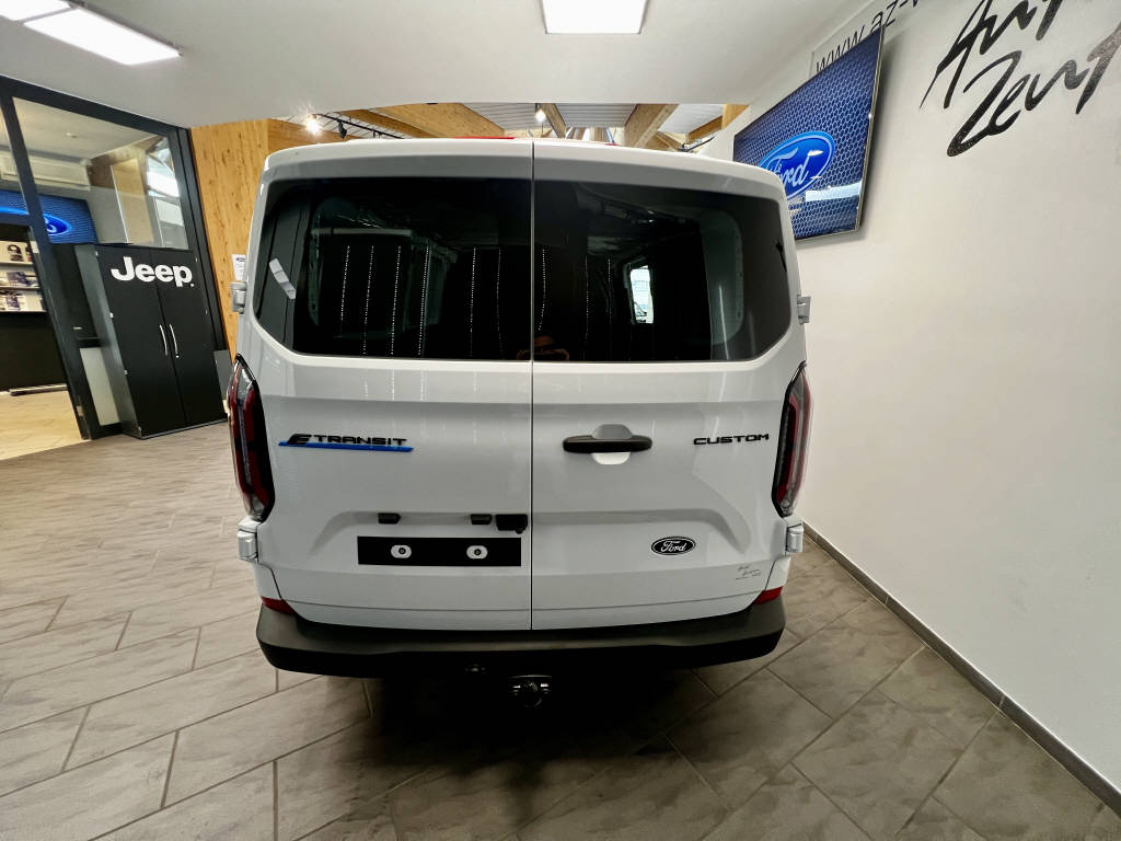 AZWE3302_2551852 vehicle image