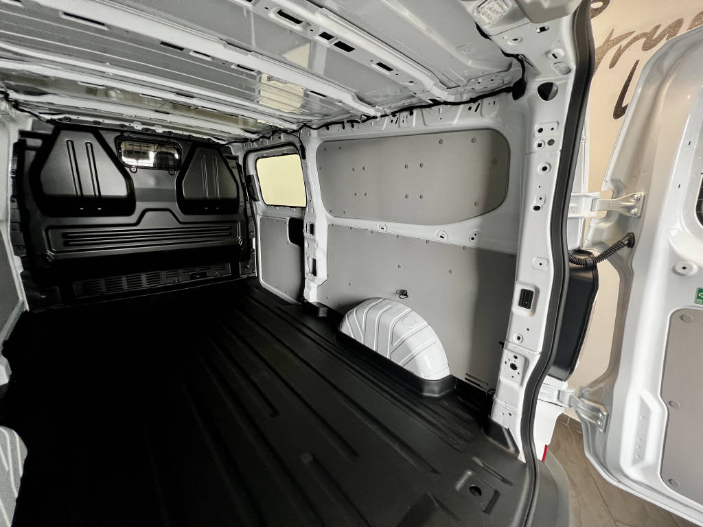 AZWE3302_2551852 vehicle image