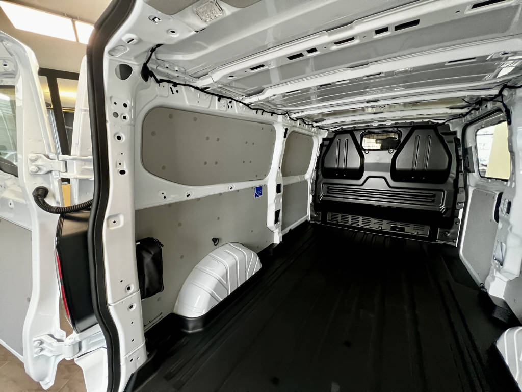 AZWE3302_2551852 vehicle image
