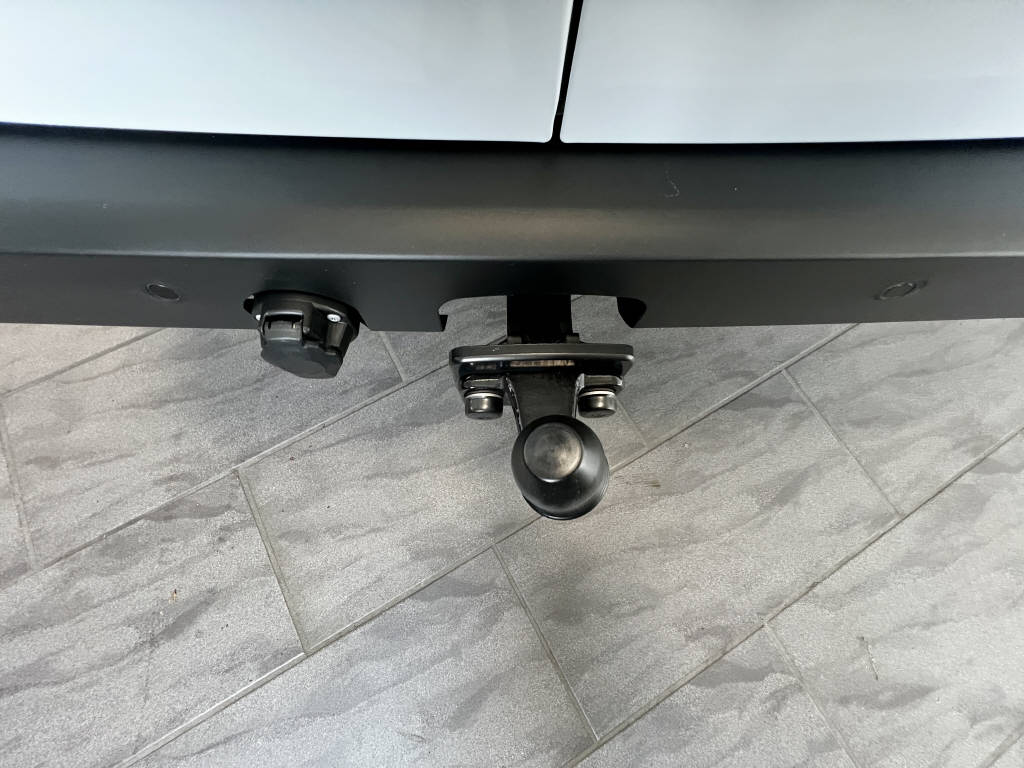 AZWE3302_2551852 vehicle image