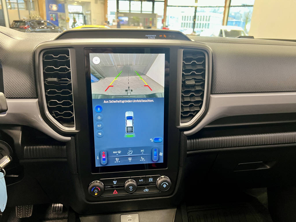AZWE3302_2551853 vehicle image