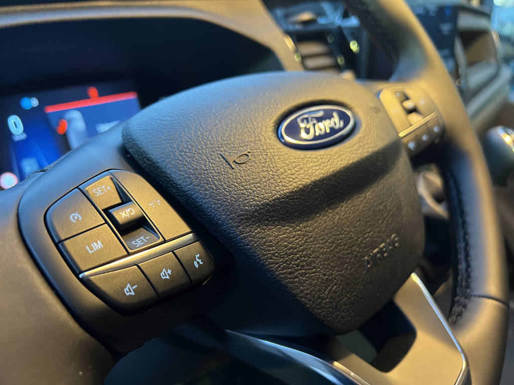 AZWE3302_2666719 vehicle image