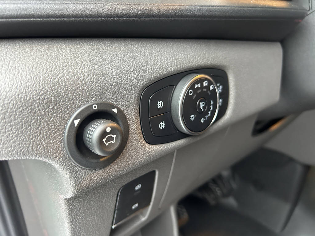 AZWE3302_2666719 vehicle image