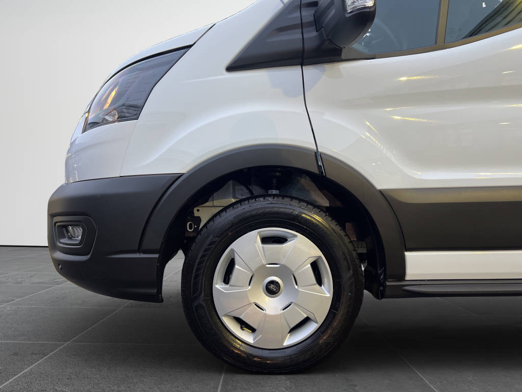 AZWE3302_2666719 vehicle image