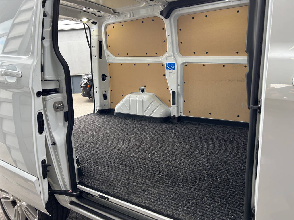 AZWE3302_2666720 vehicle image