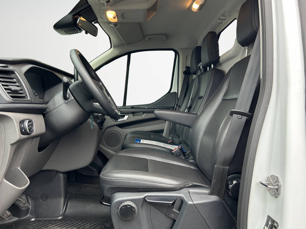 AZWE3302_2666720 vehicle image
