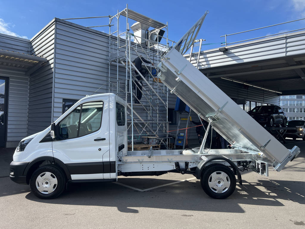 AZWE3302_2666721 vehicle image