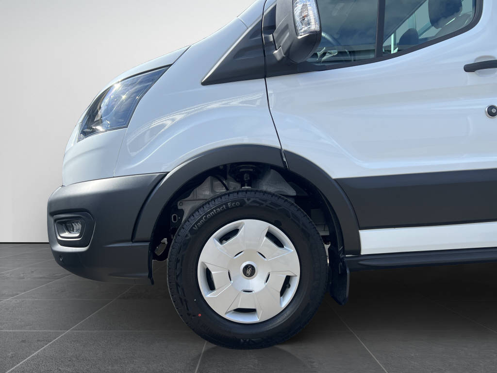 AZWE3302_2666721 vehicle image