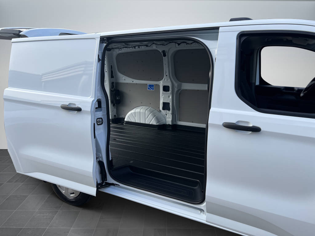 AZWE3302_2666722 vehicle image