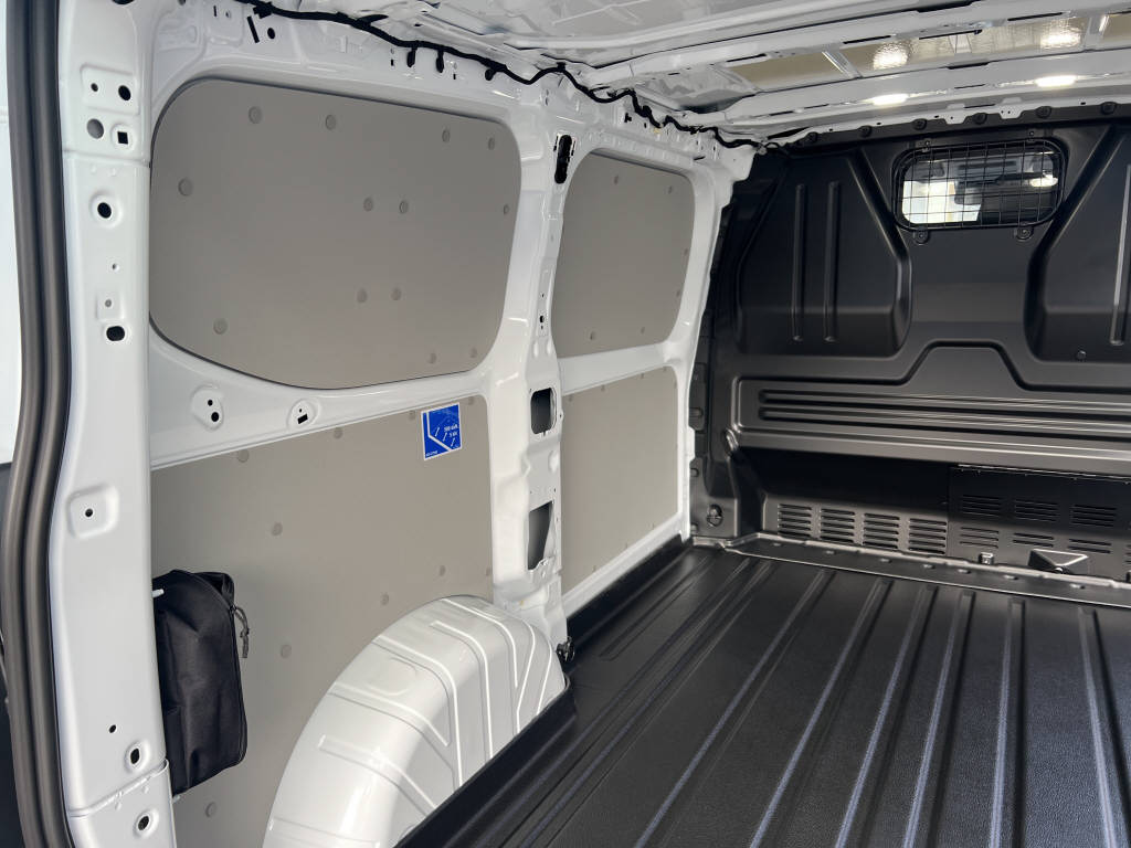 AZWE3302_2666722 vehicle image