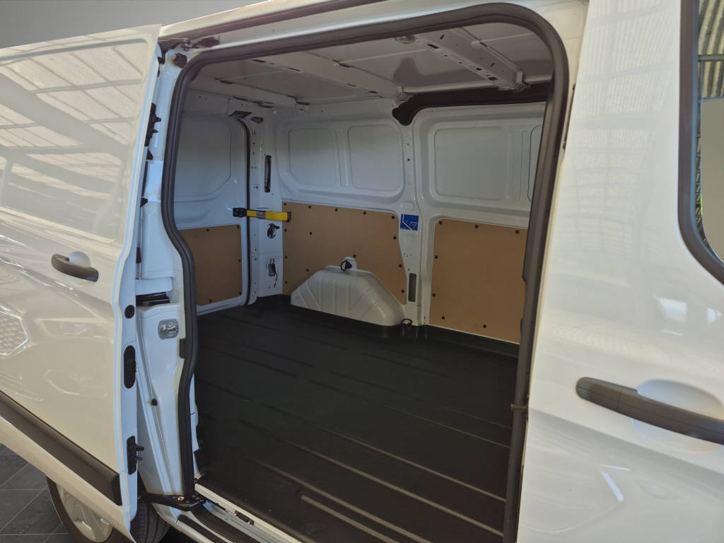 AZWE3302_2666723 vehicle image