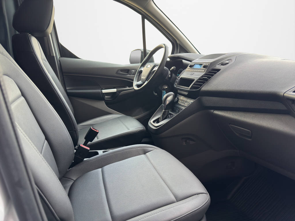 AZWE3302_2666725 vehicle image