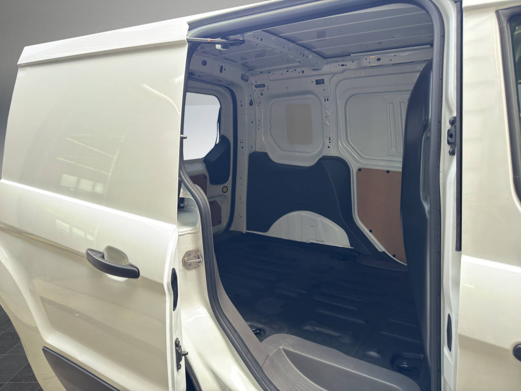 AZWE3302_2666725 vehicle image