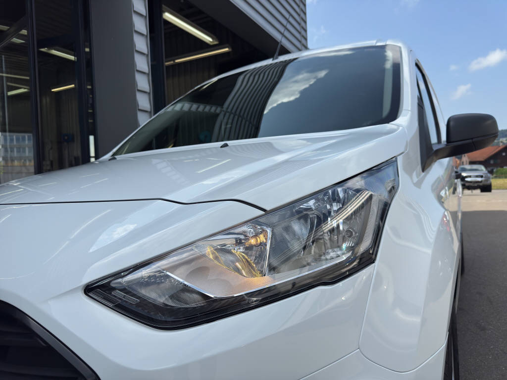 AZWE3302_2666725 vehicle image
